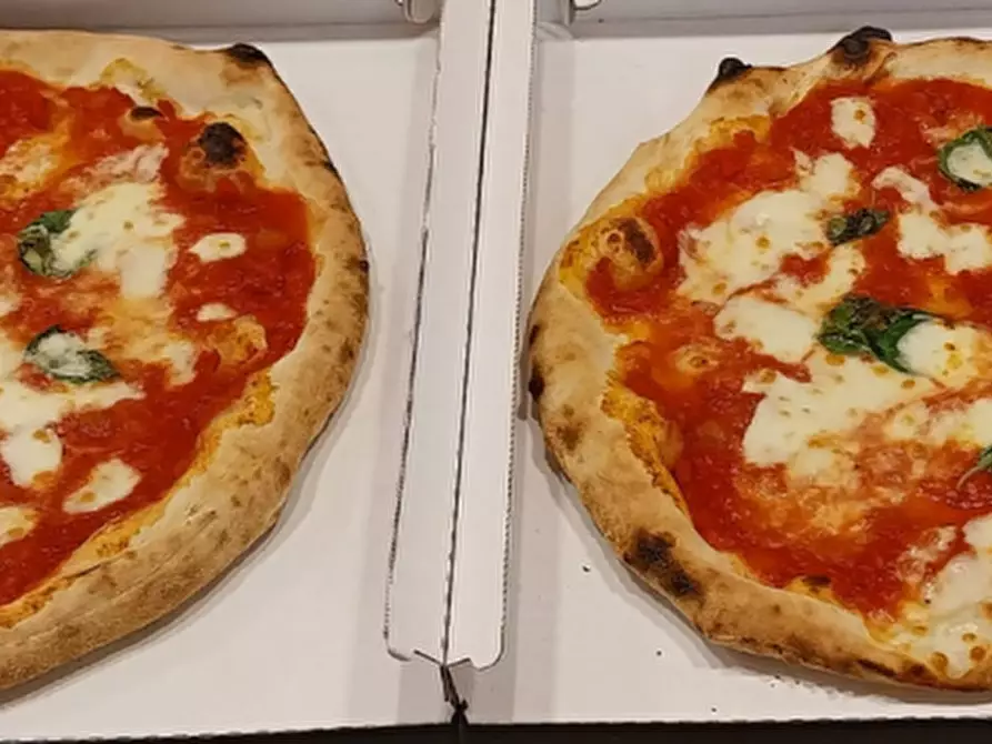 Immagine 7 di Attività commerciale in affitto  in Via del Brennero a Trento