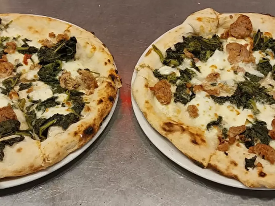 Immagine 8 di Attività commerciale in affitto  in Via del Brennero a Trento