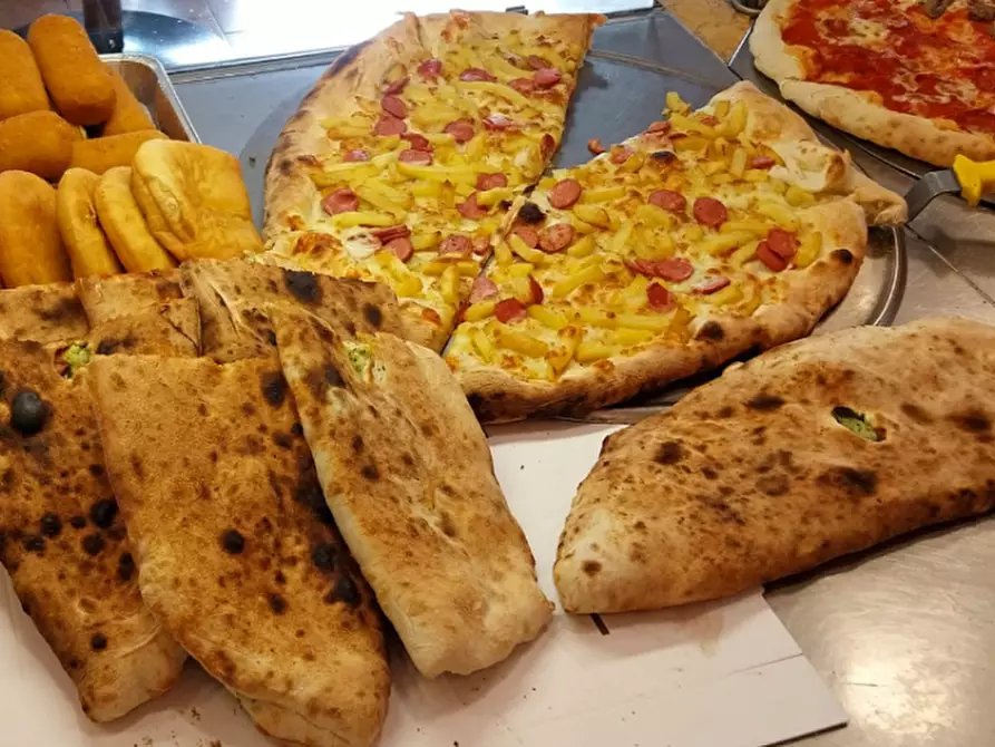 Immagine 9 di Attività commerciale in affitto  in Via del Brennero a Trento