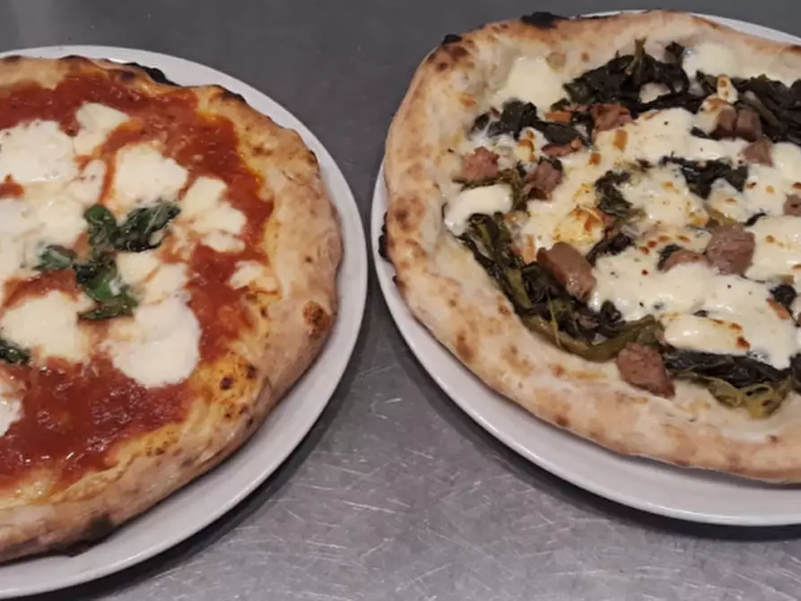 Immagine 11 di Attività commerciale in affitto  in Via del Brennero a Trento