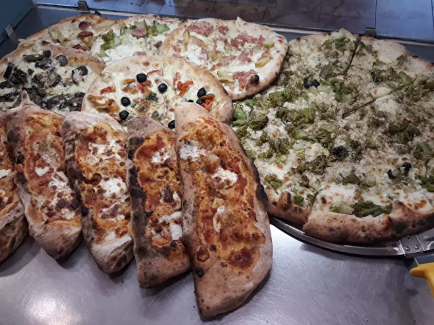 Immagine 12 di Attività commerciale in affitto  in Via del Brennero a Trento