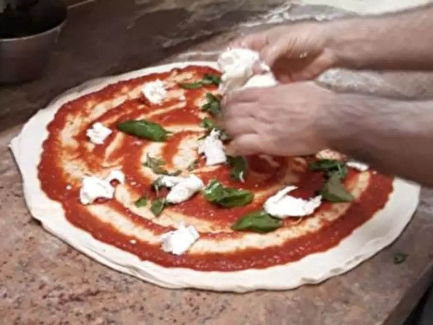 Immagine 24 di Attività commerciale in affitto  in Via del Brennero a Trento