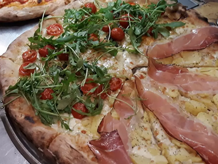 Immagine 27 di Attività commerciale in affitto  in Via del Brennero a Trento