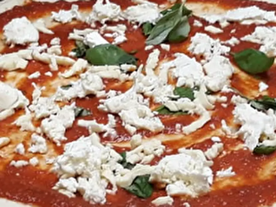 Immagine 28 di Attività commerciale in affitto  in Via del Brennero a Trento