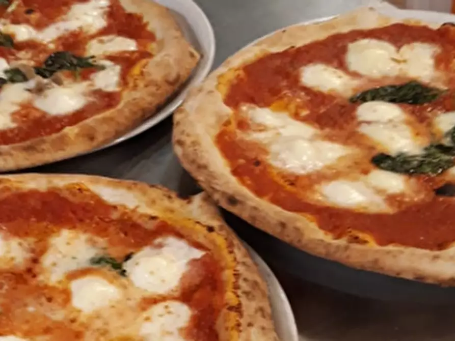 Immagine 29 di Attività commerciale in affitto  in Via del Brennero a Trento