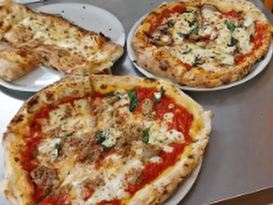 Immagine 31 di Attività commerciale in affitto  in Via del Brennero a Trento