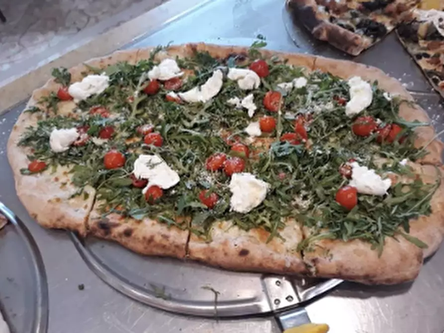 Immagine 32 di Attività commerciale in affitto  in Via del Brennero a Trento