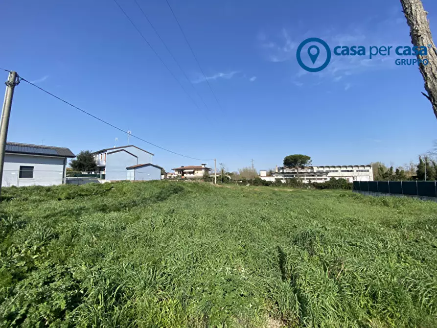 Immagine 2 di Terreno in vendita  in Donada, Via Del Sambuco a Porto Viro