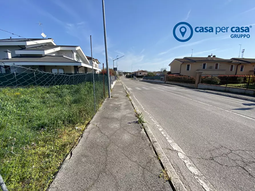 Immagine 10 di Terreno in vendita  in Donada, Via Del Sambuco a Porto Viro