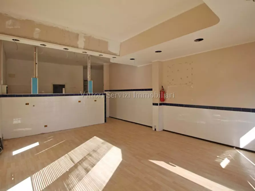 Immagine 2 di Negozio in affitto  in Via Giuseppe Di Vittorio a Sinalunga