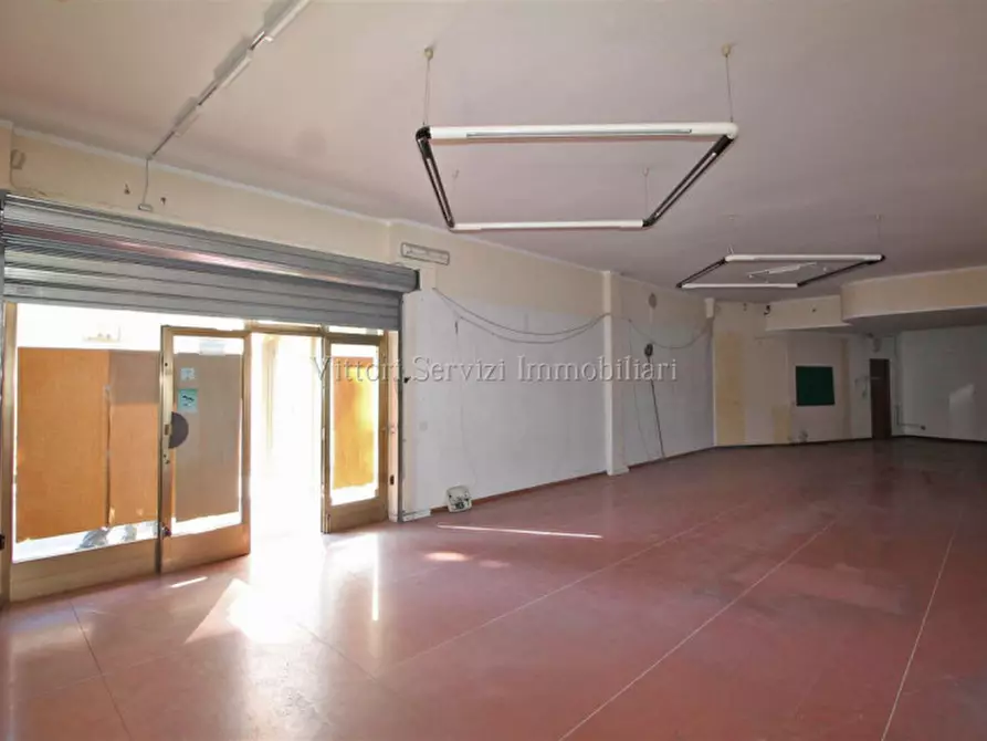 Immagine 5 di Negozio in affitto  in Via Giuseppe Di Vittorio a Sinalunga