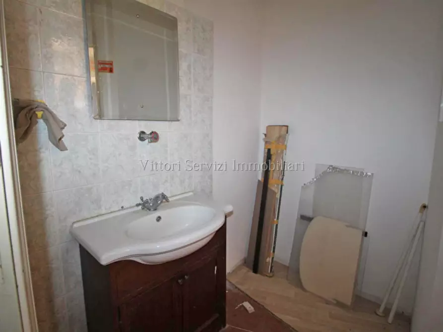 Immagine 12 di Negozio in affitto  in Via Giuseppe Di Vittorio a Sinalunga