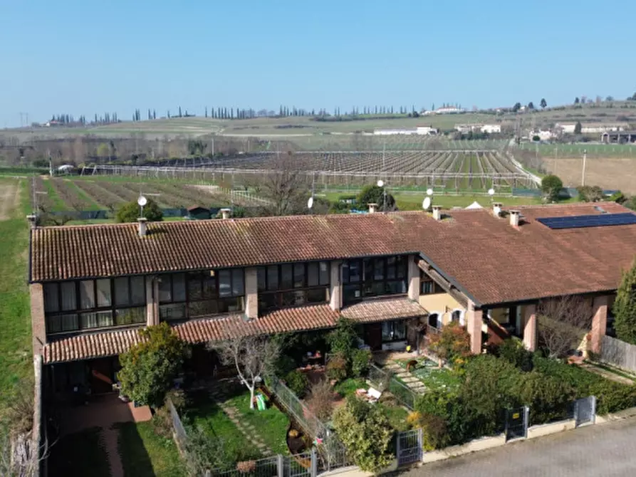 Immagine 1 di Villetta a schiera in vendita  a Villafranca Di Verona