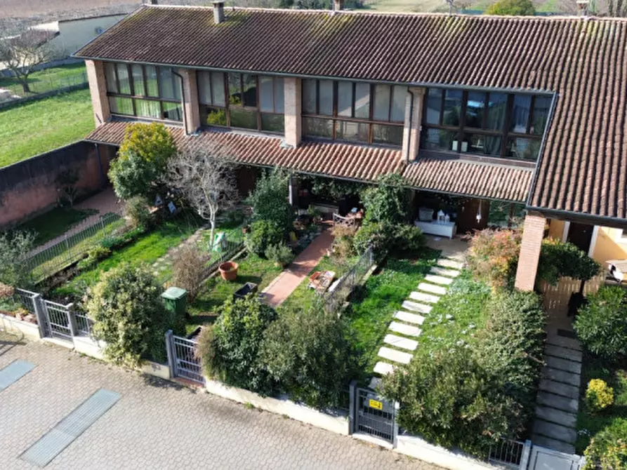 Immagine 2 di Villetta a schiera in vendita  a Villafranca Di Verona