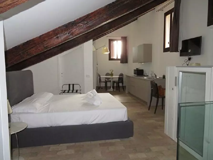 Immagine 3 di Appartamento in vendita  in Sestiere Dorsoduro, 3032 a Venezia