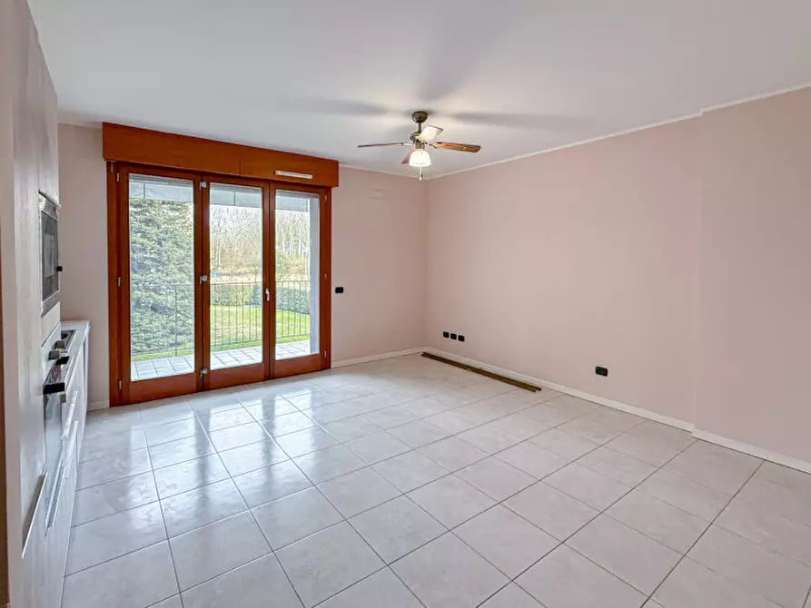 Immagine 2 di Appartamento in vendita  in Via Di Bella a Casorate Primo