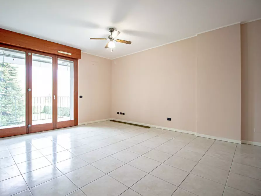 Immagine 6 di Appartamento in vendita  in Via Di Bella a Casorate Primo