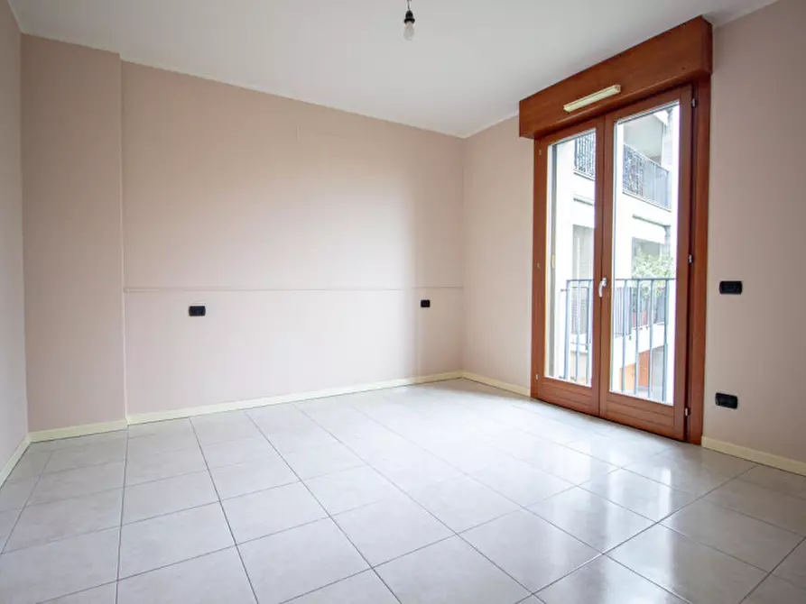 Immagine 10 di Appartamento in vendita  in Via Di Bella a Casorate Primo