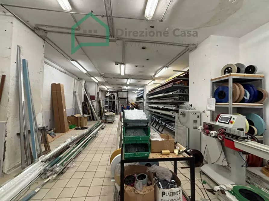 Immagine 13 di Laboratorio in affitto  in VIA PASQUALE BAFFI, 10 a Napoli