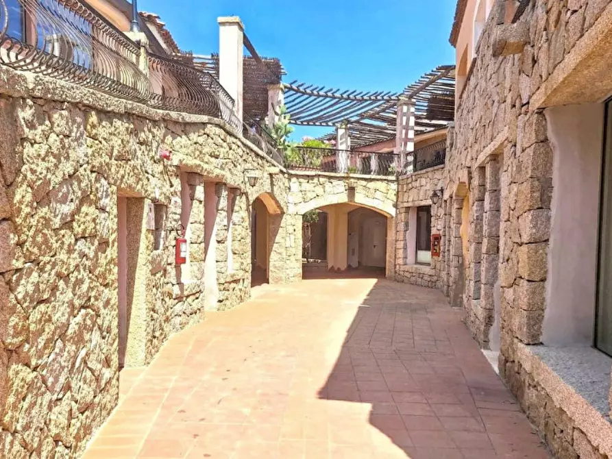 Immagine 2 di Magazzino in vendita  in Viale Orecchioni, 07021 Arzachena SS, Italia a Arzachena