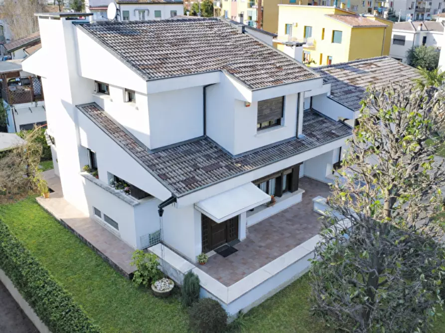 Immagine 37 di Villa in vendita  in Via Sebastiano Giacomelli a Padova
