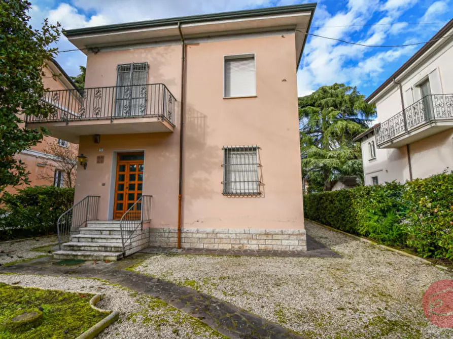 Immagine 2 di Villa in vendita  a Cesena