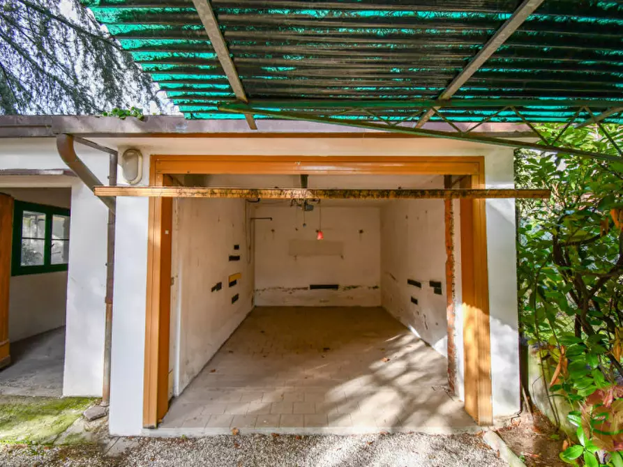 Immagine 37 di Villa in vendita  a Cesena