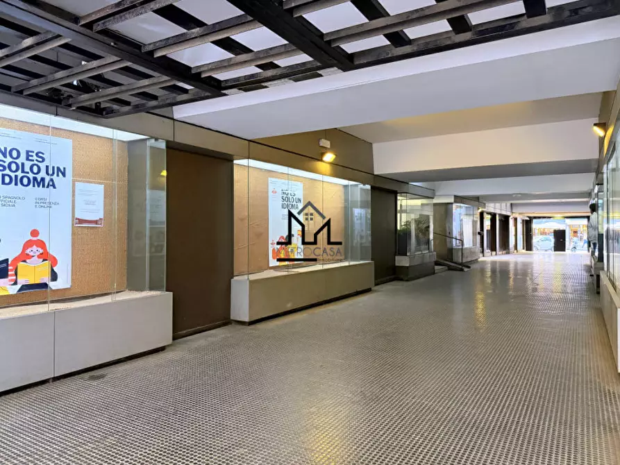 Immagine 4 di Ufficio in affitto  in Via Mariano Stabile 160 a Palermo