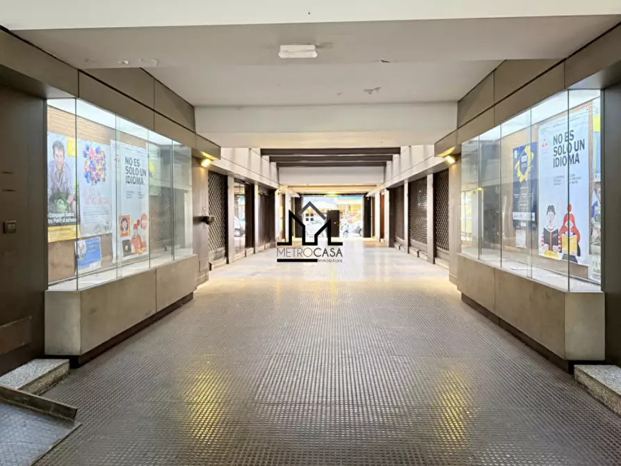 Immagine 5 di Ufficio in affitto  in Via Mariano Stabile 160 a Palermo