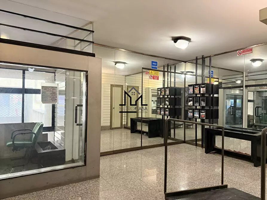 Immagine 6 di Ufficio in affitto  in Via Mariano Stabile 160 a Palermo