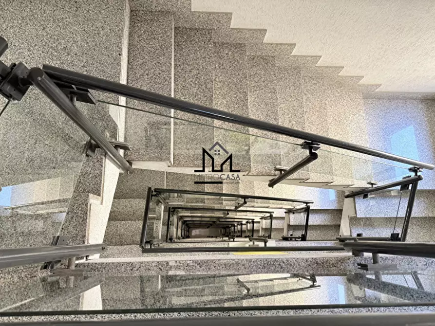 Immagine 10 di Ufficio in affitto  in Via Mariano Stabile 160 a Palermo