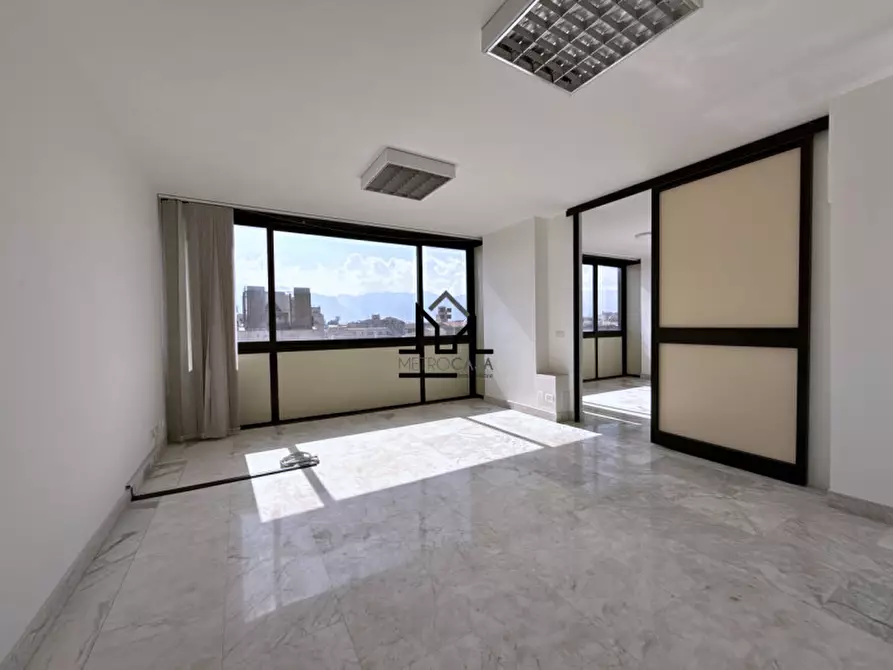 Immagine 15 di Ufficio in affitto  in Via Mariano Stabile 160 a Palermo