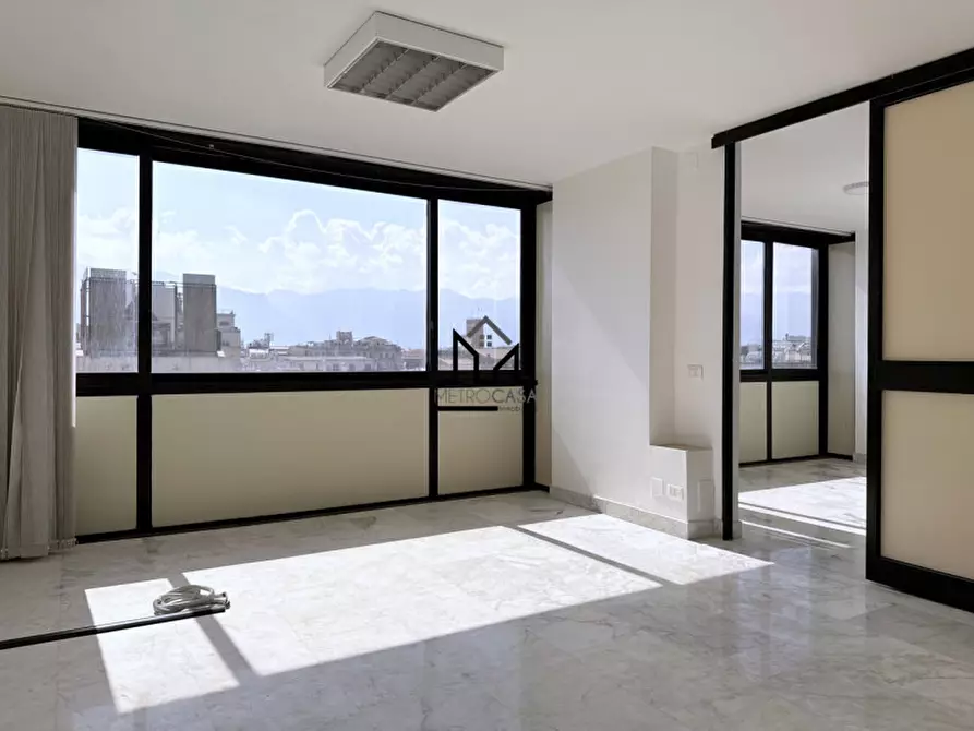 Immagine 17 di Ufficio in affitto  in Via Mariano Stabile 160 a Palermo