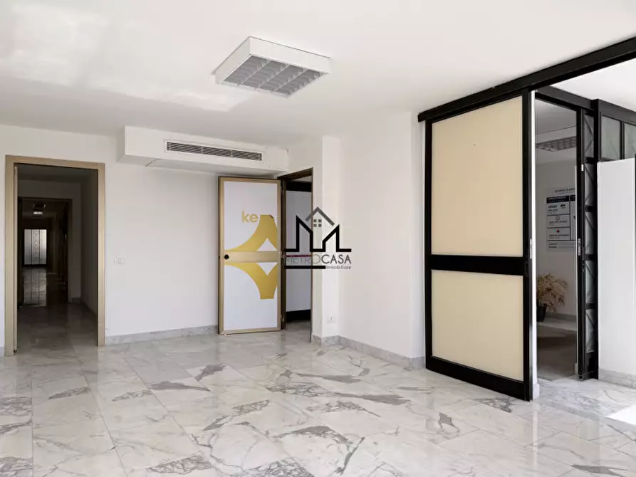 Immagine 21 di Ufficio in affitto  in Via Mariano Stabile 160 a Palermo