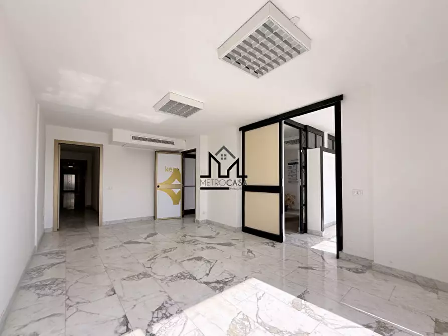 Immagine 22 di Ufficio in affitto  in Via Mariano Stabile 160 a Palermo