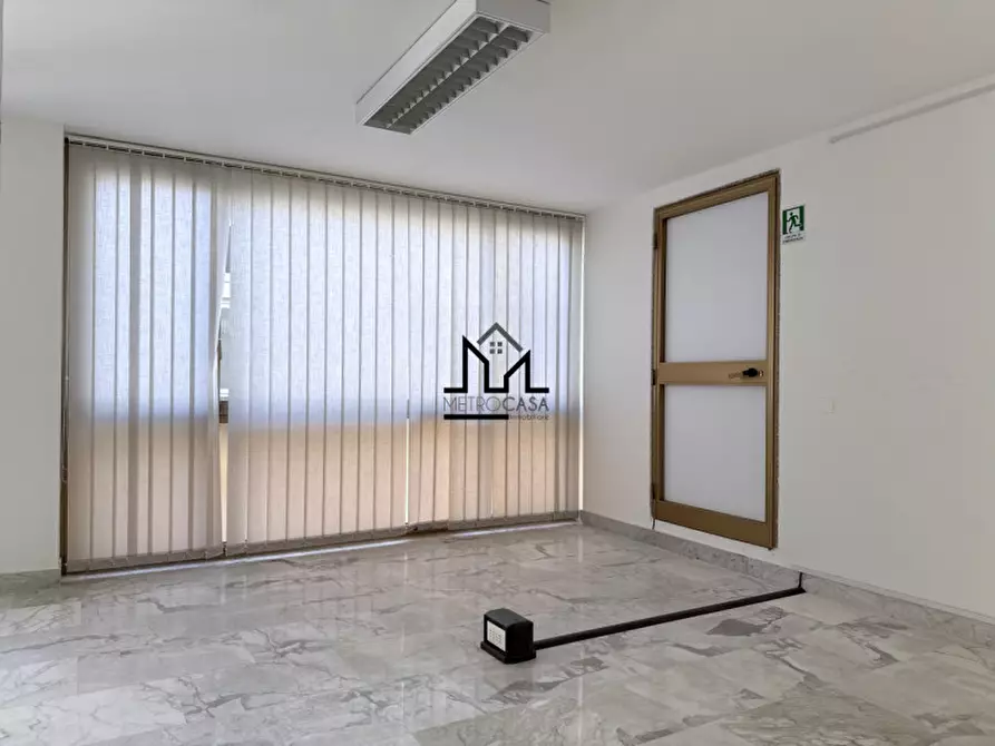 Immagine 24 di Ufficio in affitto  in Via Mariano Stabile 160 a Palermo