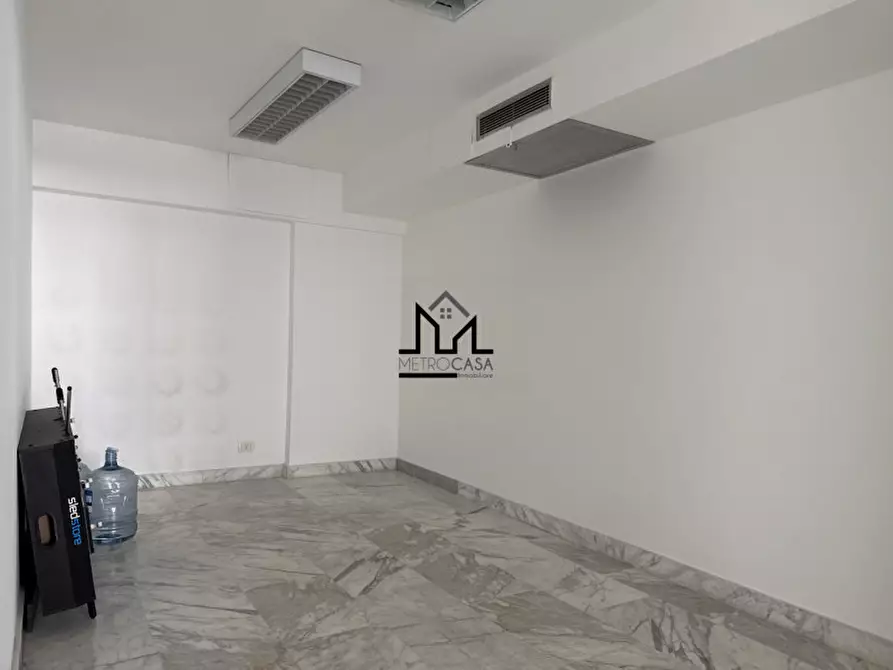 Immagine 29 di Ufficio in affitto  in Via Mariano Stabile 160 a Palermo