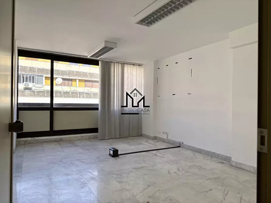 Immagine 30 di Ufficio in affitto  in Via Mariano Stabile 160 a Palermo