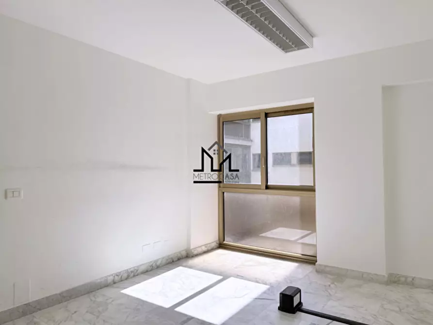 Immagine 33 di Ufficio in affitto  in Via Mariano Stabile 160 a Palermo