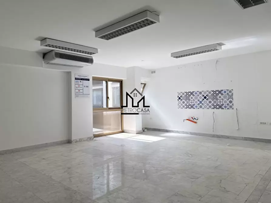 Immagine 38 di Ufficio in affitto  in Via Mariano Stabile 160 a Palermo