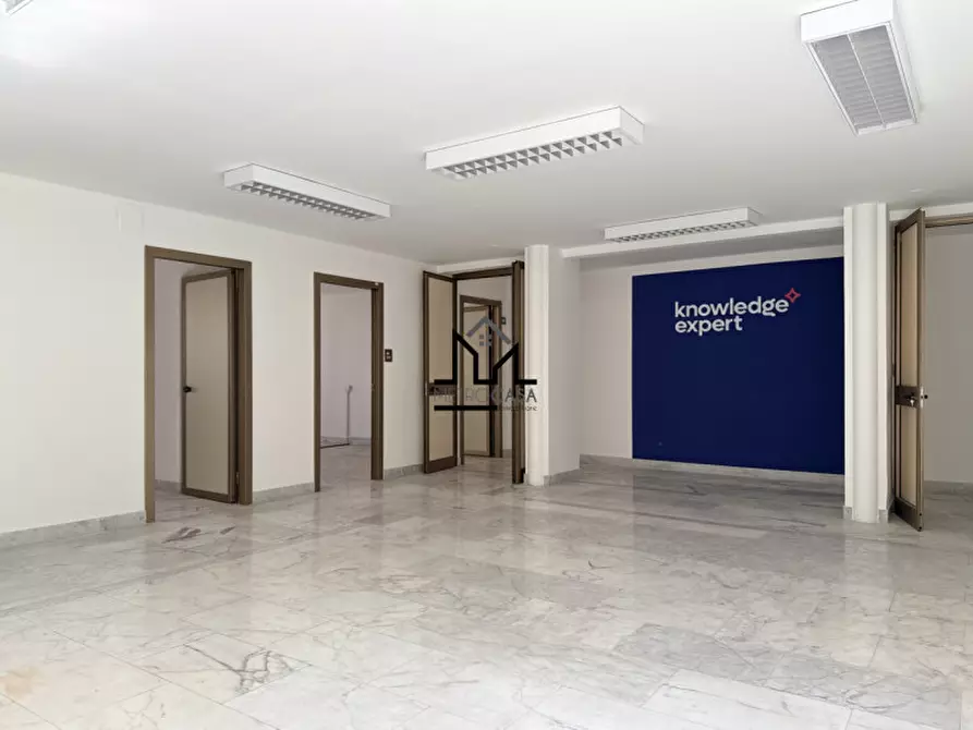 Immagine 39 di Ufficio in affitto  in Via Mariano Stabile 160 a Palermo