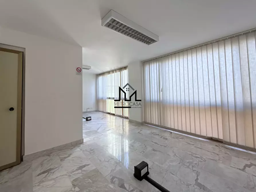 Immagine 40 di Ufficio in affitto  in Via Mariano Stabile 160 a Palermo