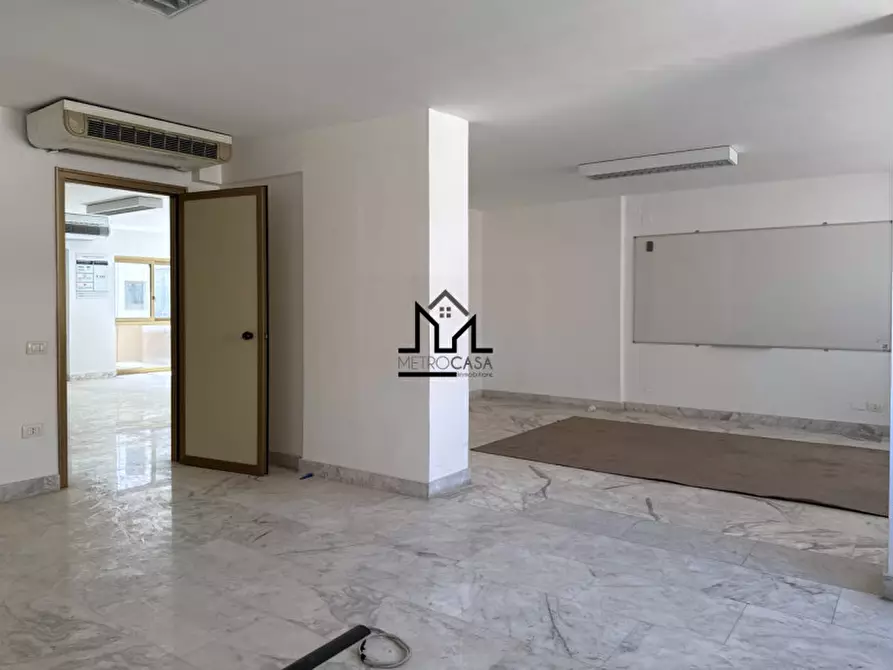 Immagine 42 di Ufficio in affitto  in Via Mariano Stabile 160 a Palermo