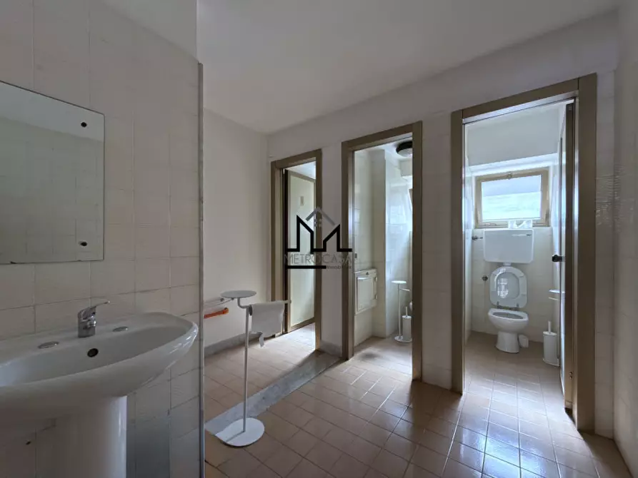 Immagine 46 di Ufficio in affitto  in Via Mariano Stabile 160 a Palermo