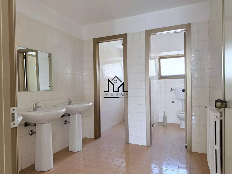 Immagine 47 di Ufficio in affitto  in Via Mariano Stabile 160 a Palermo