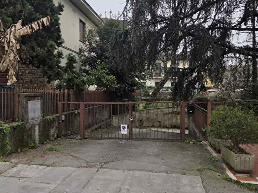 Immagine 2 di Magazzino in vendita  in Via Baccio da Montelupo 151 a Firenze
