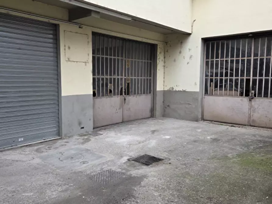 Immagine 4 di Magazzino in vendita  in Via Baccio da Montelupo 151 a Firenze