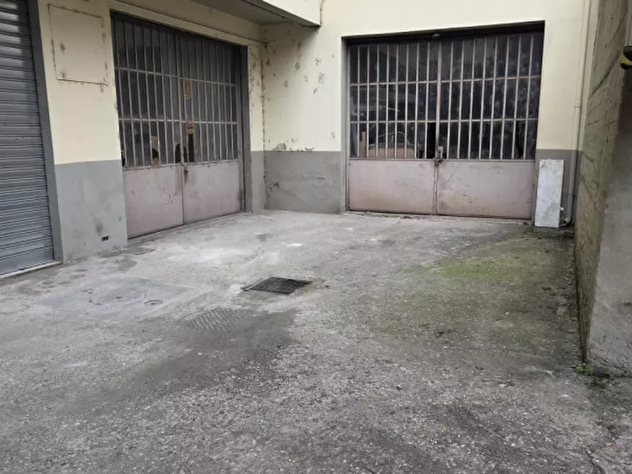 Immagine 9 di Magazzino in vendita  in Via Baccio da Montelupo 151 a Firenze