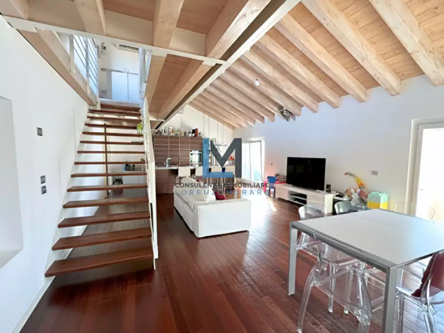 Immagine 1 di Appartamento in vendita  a Montebelluna