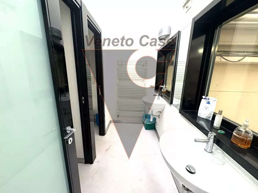 Immagine 30 di Capannone industriale in vendita  in Via Messico a Padova